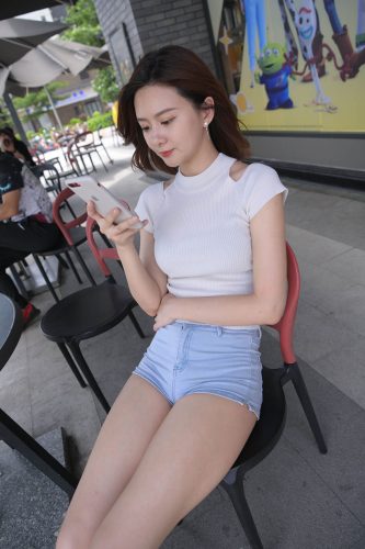 图片[1]-短发牛仔的漂亮女生【2.4G】-花间社