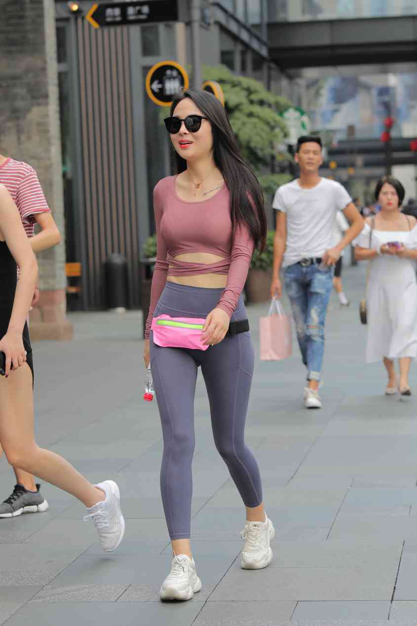 图片[1]-【免费】戴墨镜的时尚女孩【57P】04024-花间社