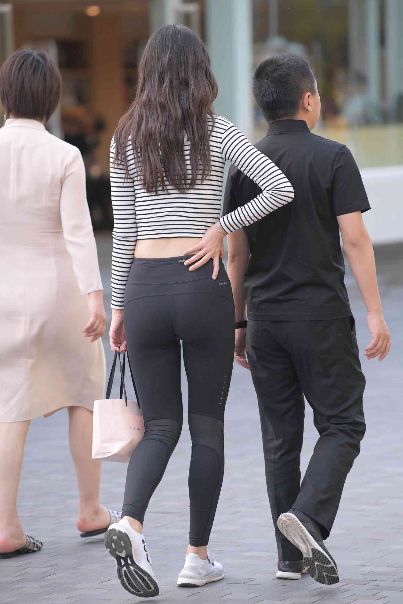 图片[3]-【免费】逛街的瑜伽裤女人【23P】04033-花间社