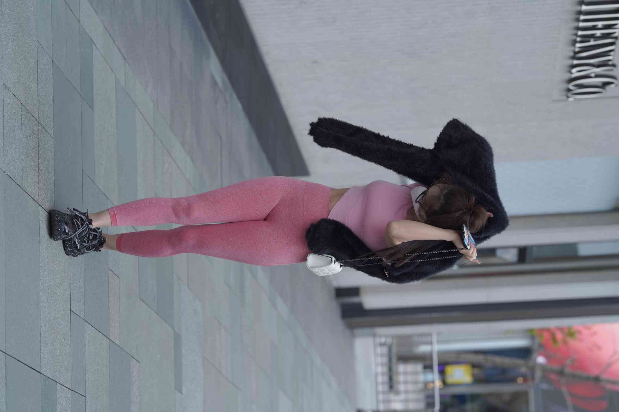 图片[2]-粉红色瑜伽裤的眼镜妹妹【93P】04019-花间社