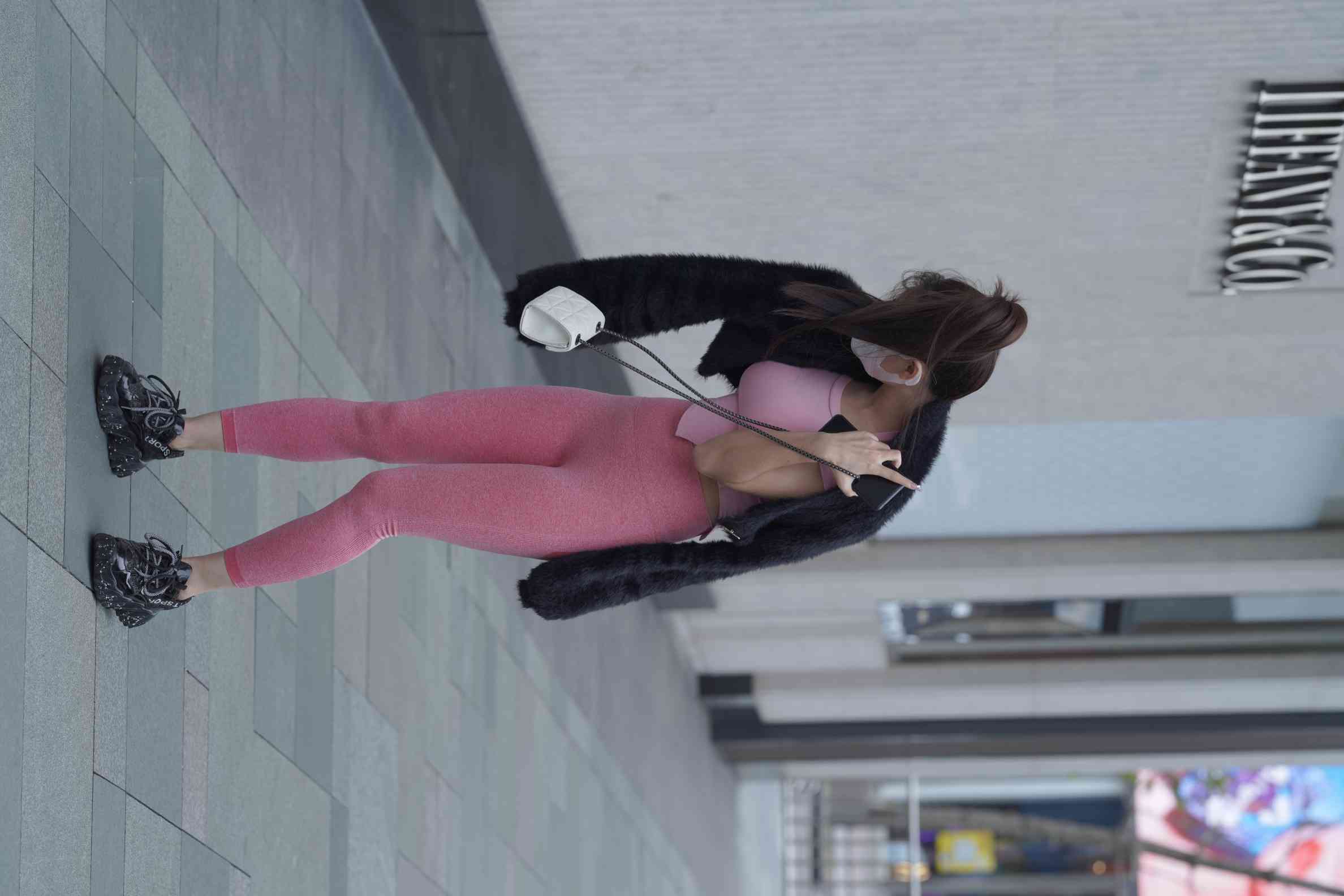 图片[3]-粉红色瑜伽裤的眼镜妹妹【93P】04019-花间社