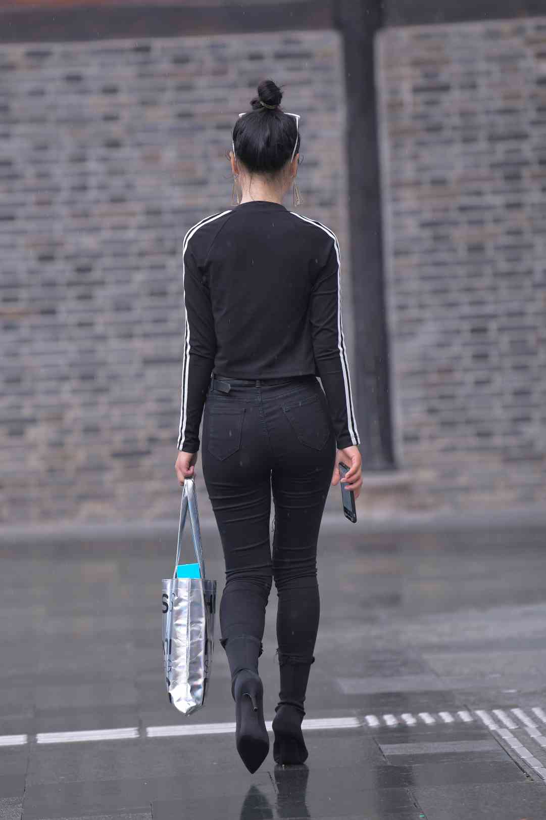 图片[1]-【免费】酷酷的紧身牛仔裤女人【7P】04038-花间社