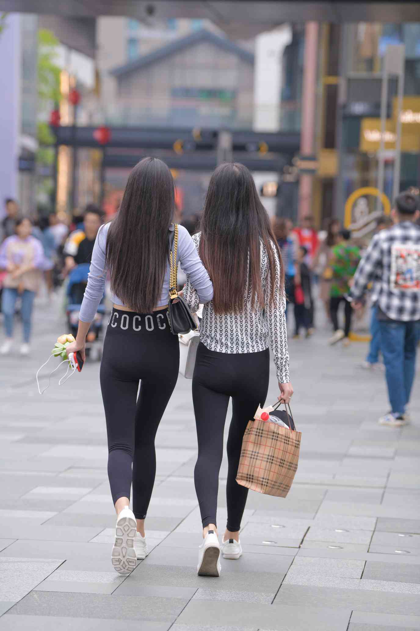 图片[4]-【免费】逛街的两个瑜伽裤姑娘【40P】04030-花间社