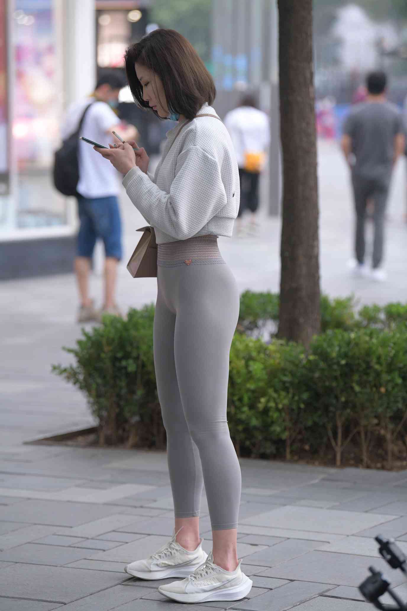 图片[1]-身材很好的短发瑜伽裤姑娘【157P】04015-花间社