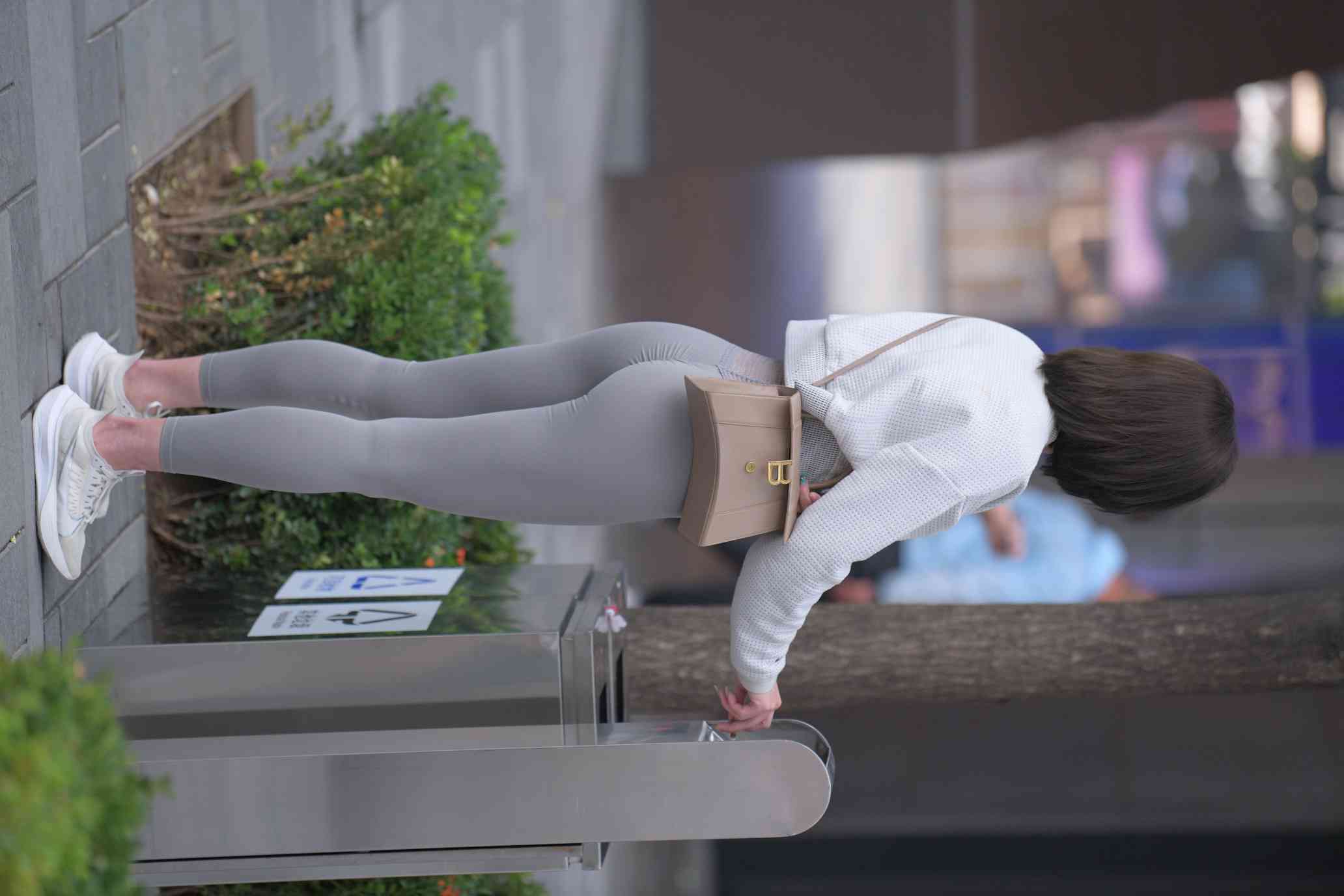 图片[5]-身材很好的短发瑜伽裤姑娘【157P】04015-花间社