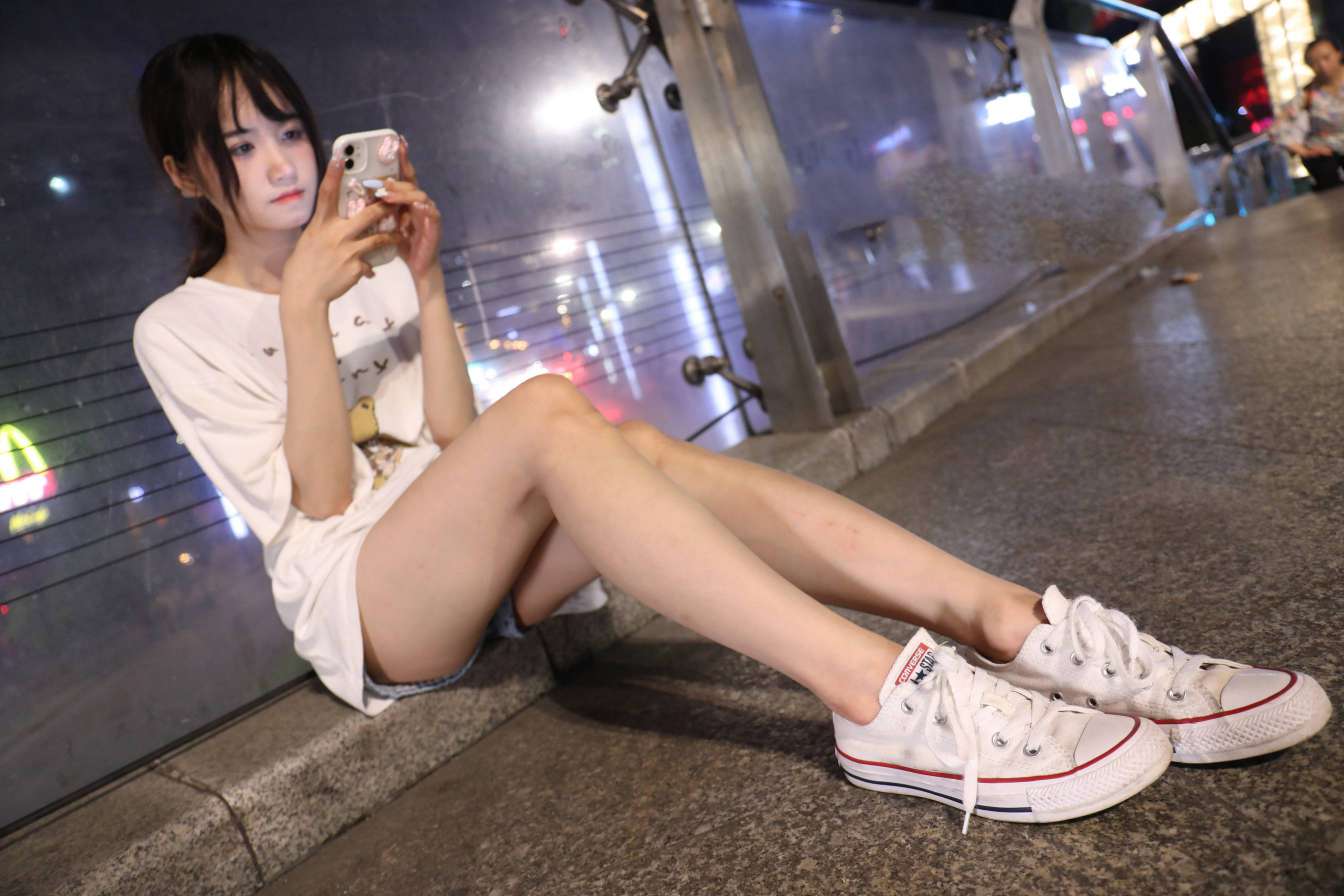 图片[3]-KTV里唱歌的长腿帆布鞋女孩【102P】20015-花间社