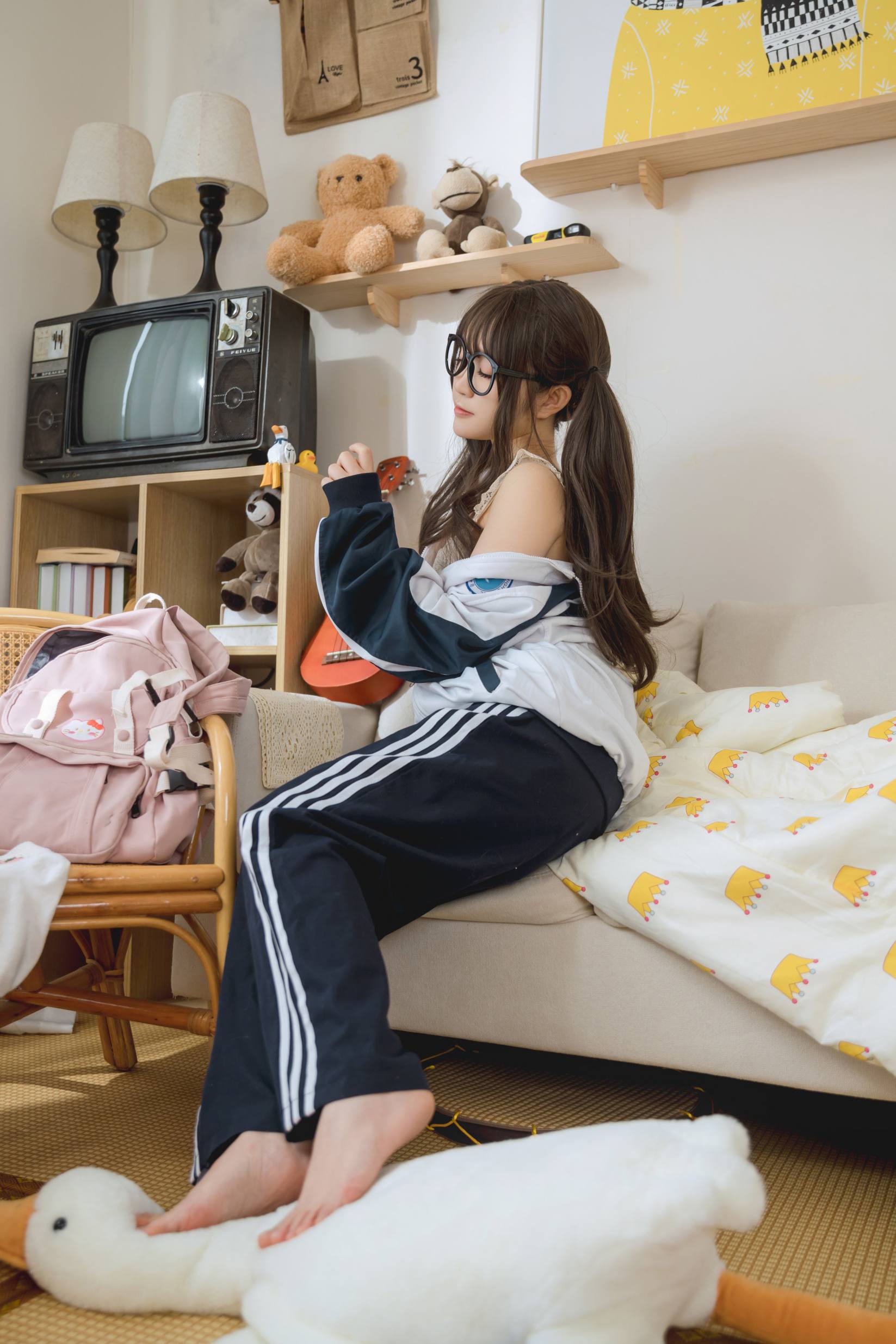 图片[1]-穿校服的双马尾女孩【64P】20010-花间社