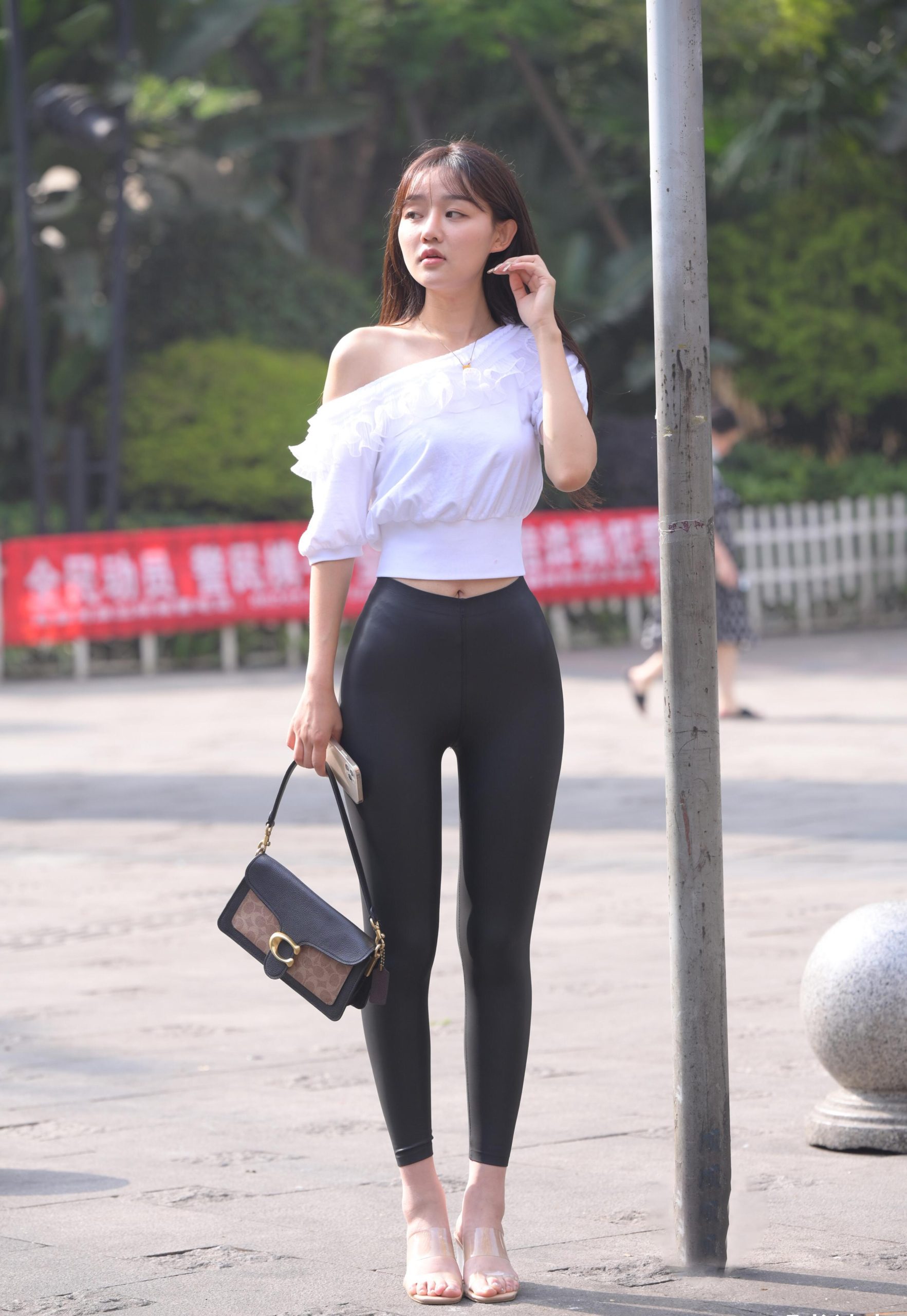 图片[5]-笑容非常甜美且治愈的皮裤女孩 J1945 751P1V-22.1GB-花间社