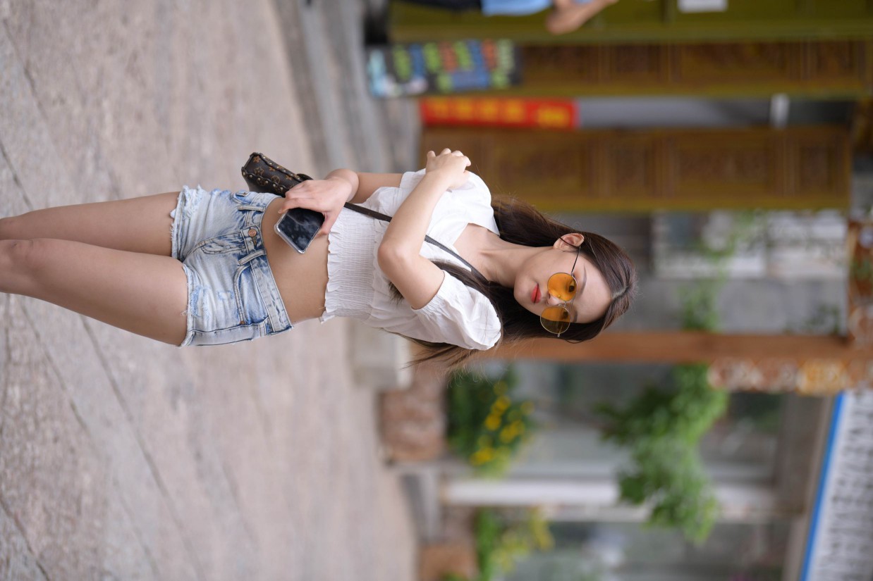 图片[2]-戴太阳镜的牛仔短裤紧身牛仔MM【167P】00021-花间社