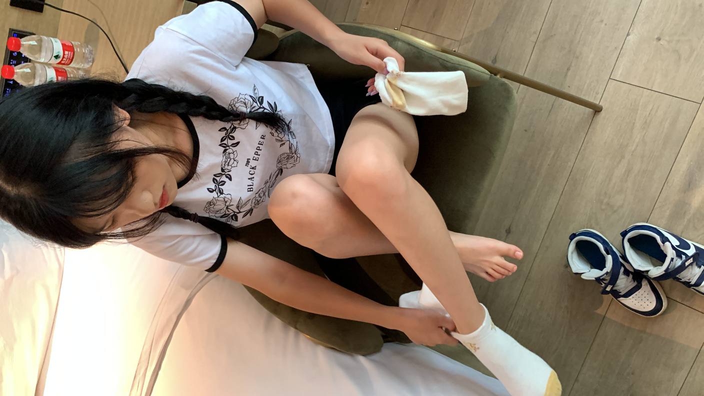 图片[2]-调皮的白袜女孩【149P】20017-花间社