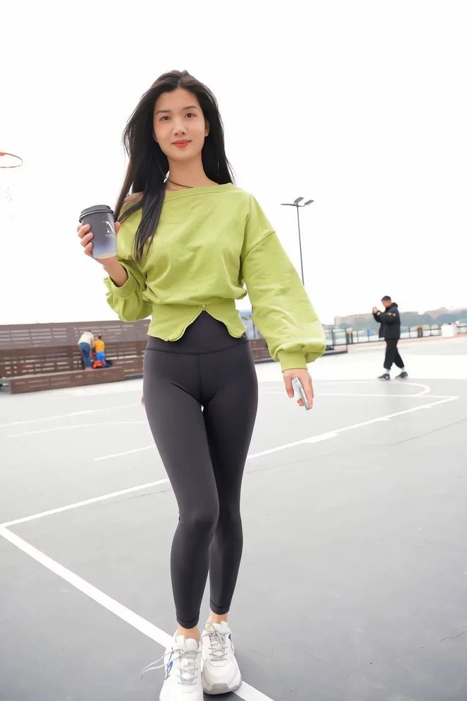 图片[1]-绿色瑜伽裤女孩很开心 J1519 1094P1V-27.6GB-花间社