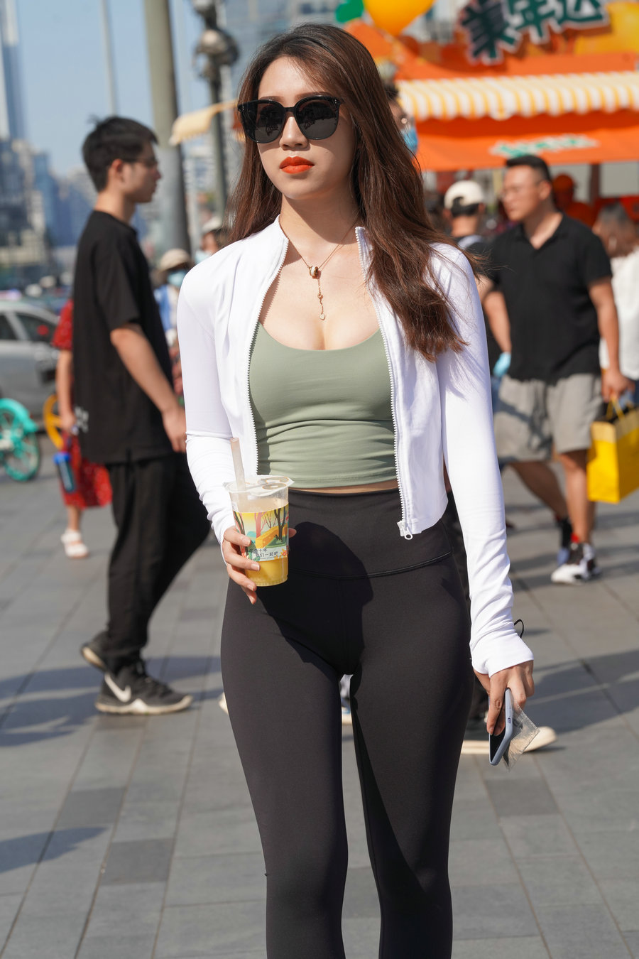 图片[1]-戴墨镜逛街的瑜伽裤女孩 J2859 368P6V-22.8GB-花间社