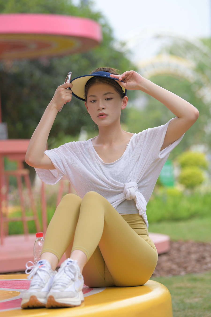 图片[1]-戴着遮阳帽的瑜伽裤女孩J2965 796P1V-27.1GB-花间社