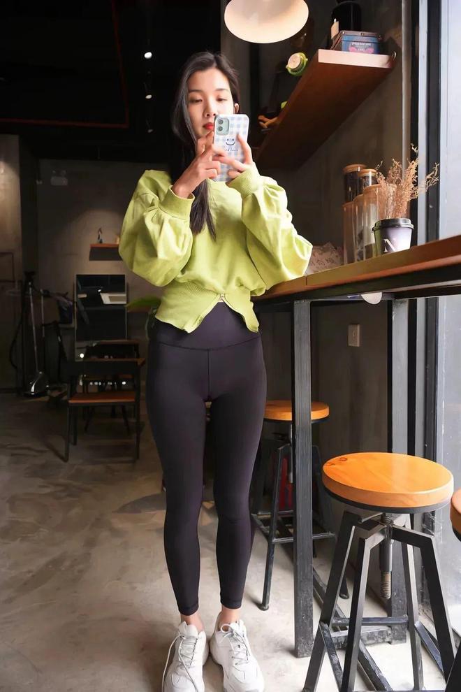 图片[5]-绿色瑜伽裤女孩很开心 J1519 1094P1V-27.6GB-花间社