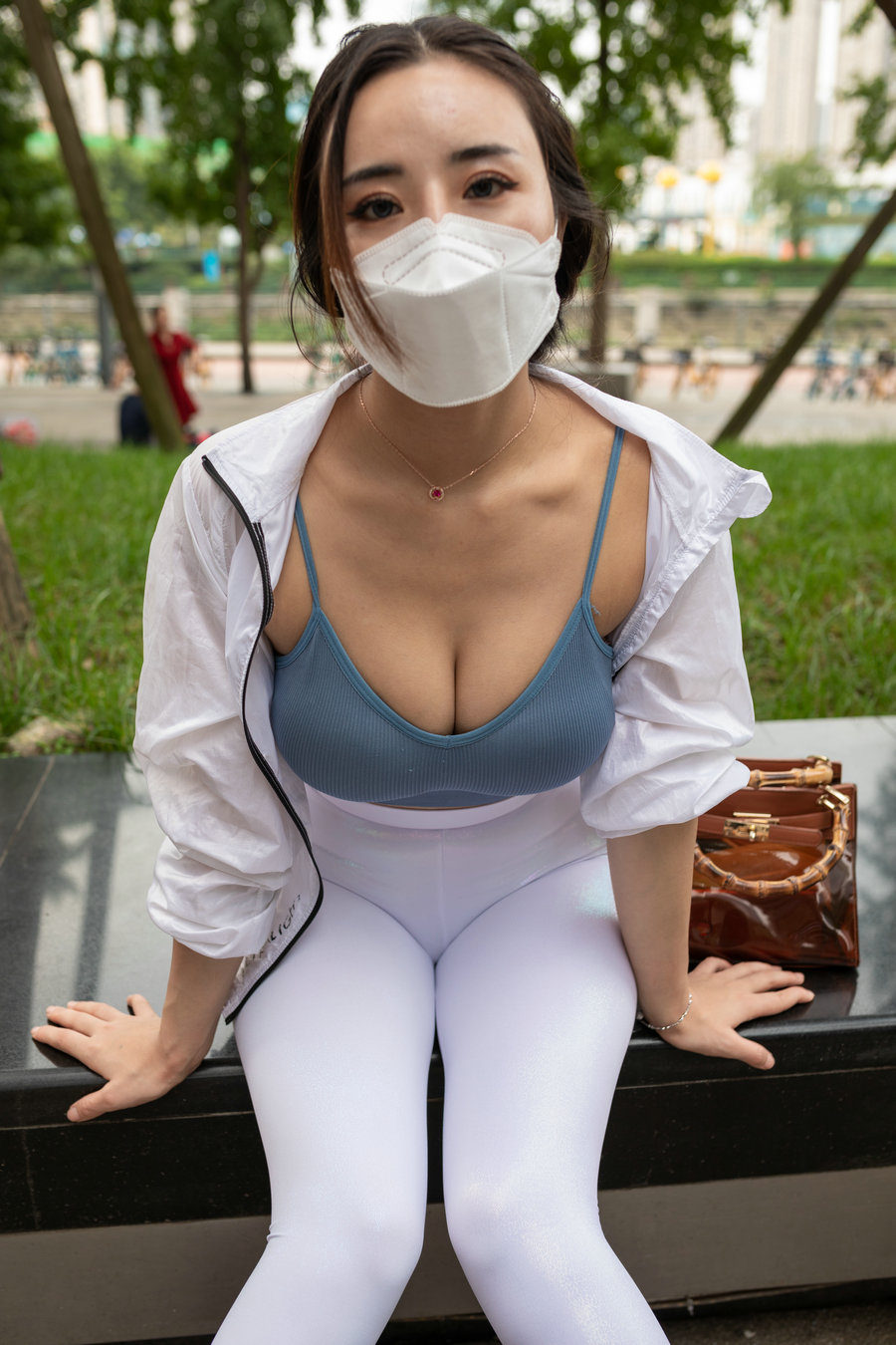 图片[1]-白色瑜伽裤女孩很漂亮 J1518 856P4V-30.0GB-花间社