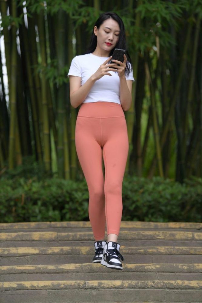 图片[1]-时尚的橘色瑜伽裤女人 J1935 496P1V-20.8GB-花间社