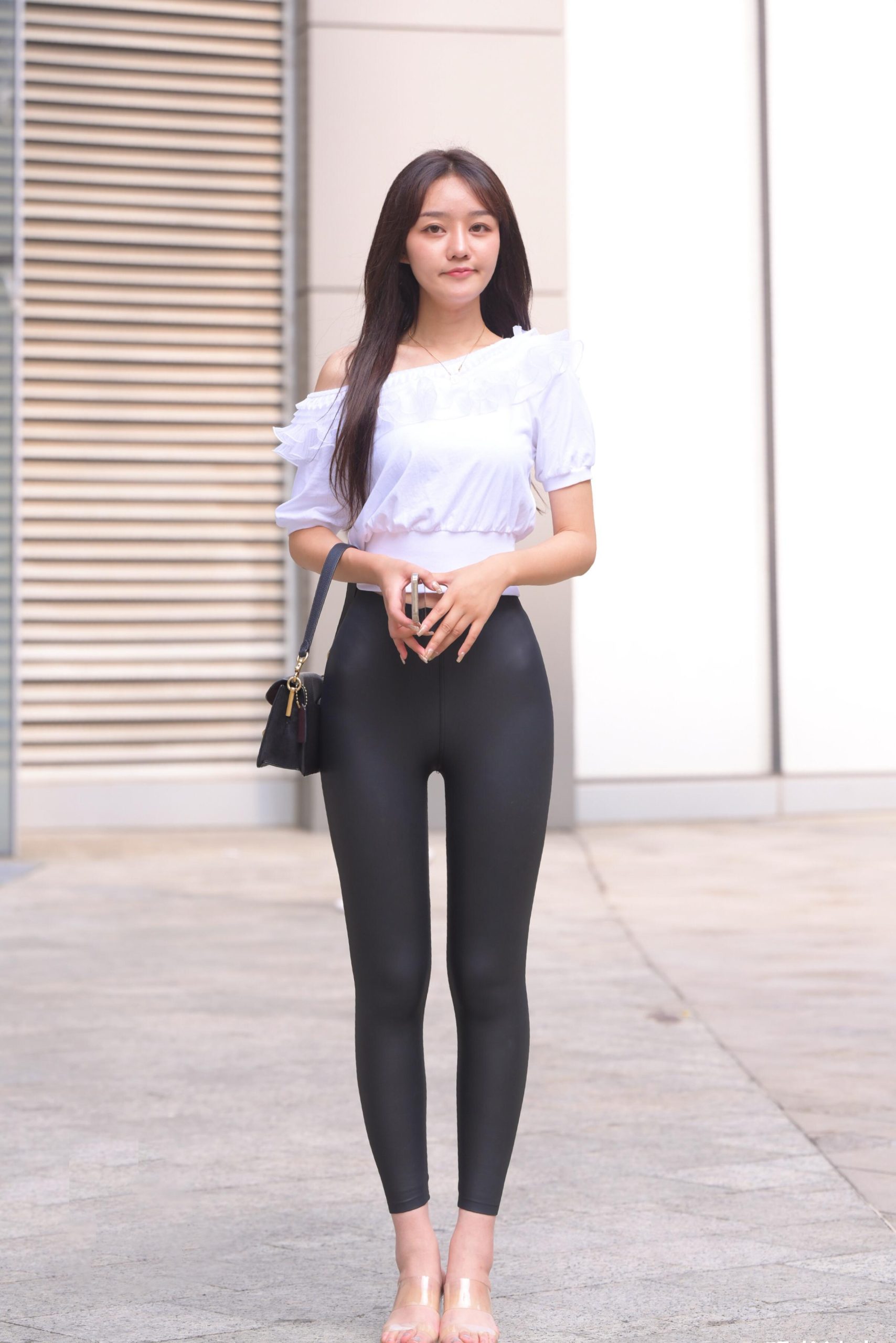 图片[2]-笑容非常甜美且治愈的皮裤女孩 J1945 751P1V-22.1GB-花间社