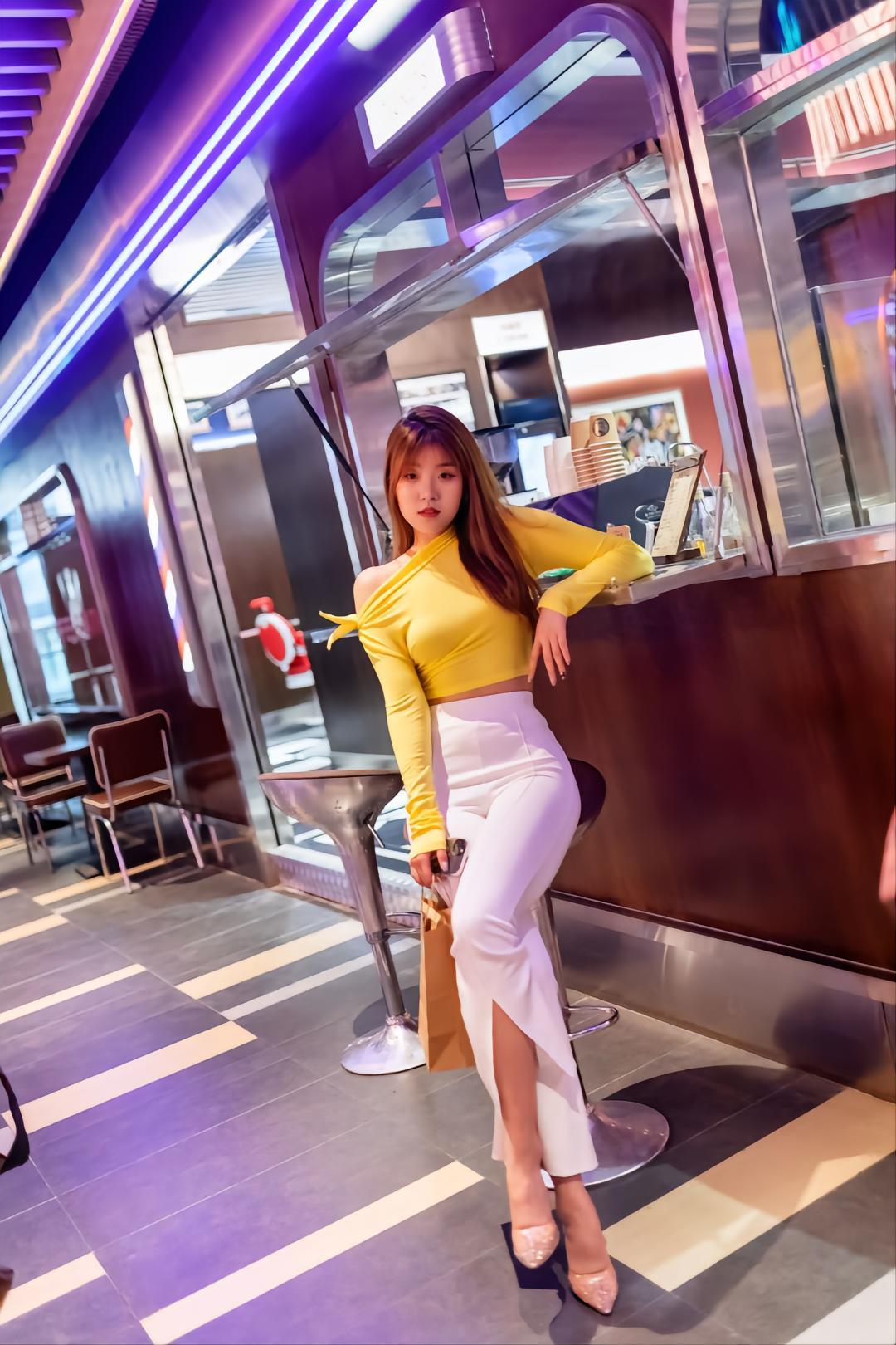 图片[2]-白色紧身牛仔喇叭裤女孩 J1568 428P2V-19.6GB-花间社