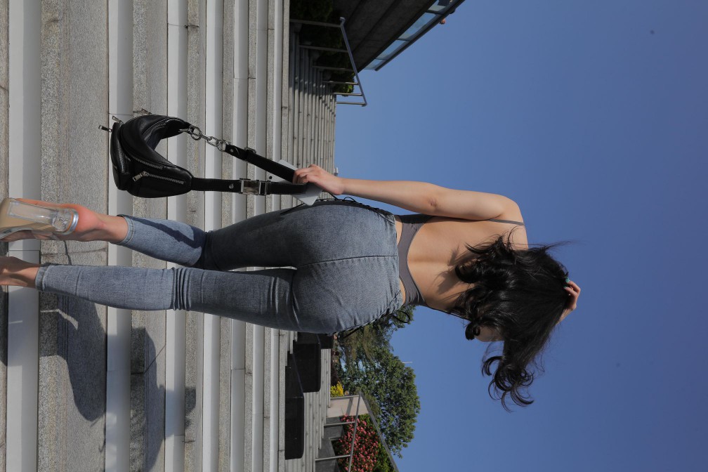 图片[2]-漂亮的紧身牛仔裤长发女孩【474P】00059-花间社