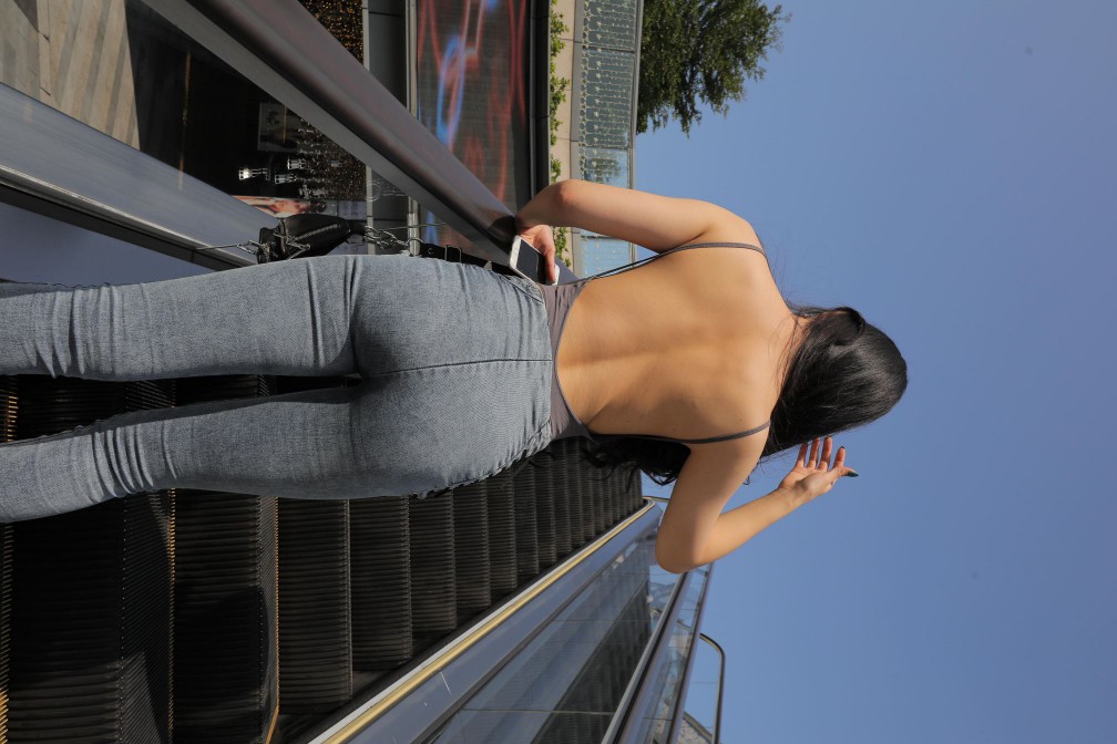 图片[4]-漂亮的紧身牛仔裤长发女孩【474P】00059-花间社