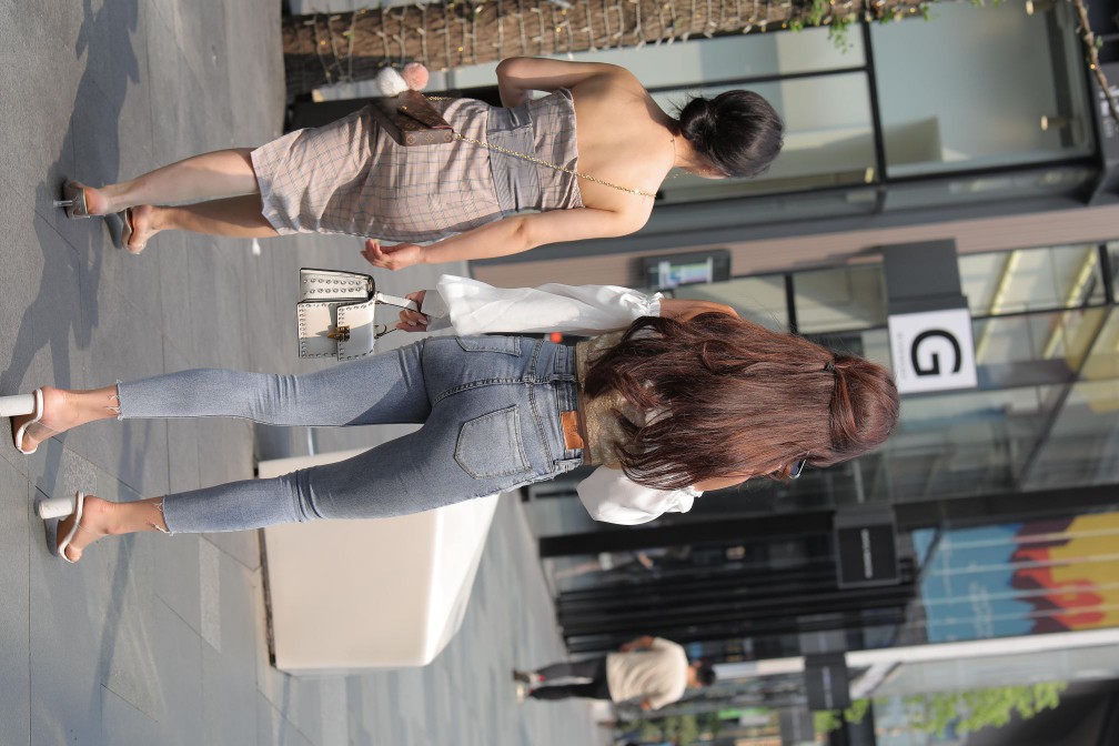 图片[2]-长相甜美的紧身牛仔裤姑娘【114P】00038-花间社