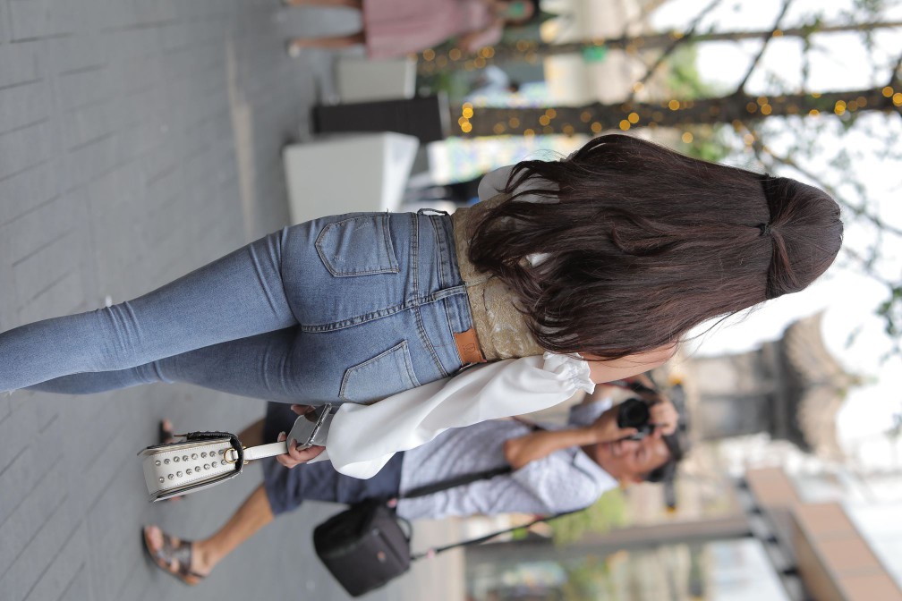 图片[4]-长相甜美的紧身牛仔裤姑娘【114P】00038-花间社