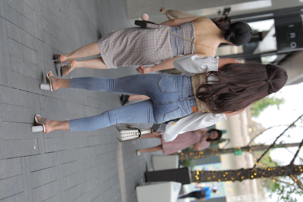 图片[5]-长相甜美的紧身牛仔裤姑娘【114P】00038-花间社