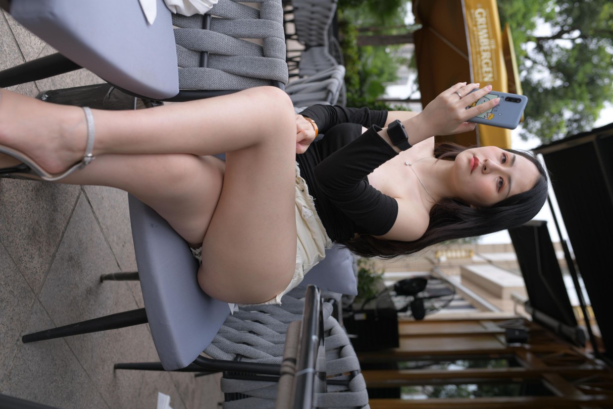 图片[4]-白色短裤的女生笑的很开心【177P】00035-花间社