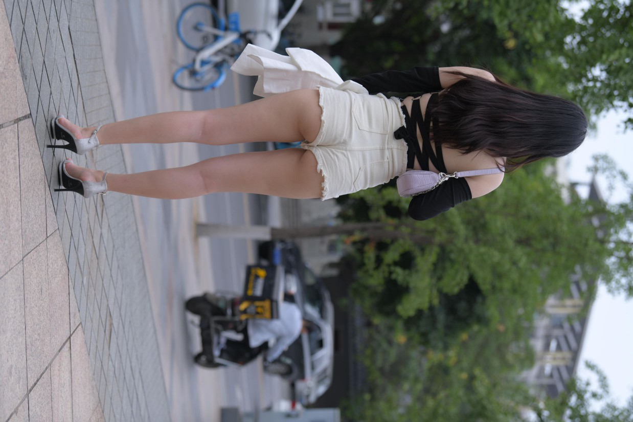 图片[5]-白色短裤的女生笑的很开心【177P】00035-花间社