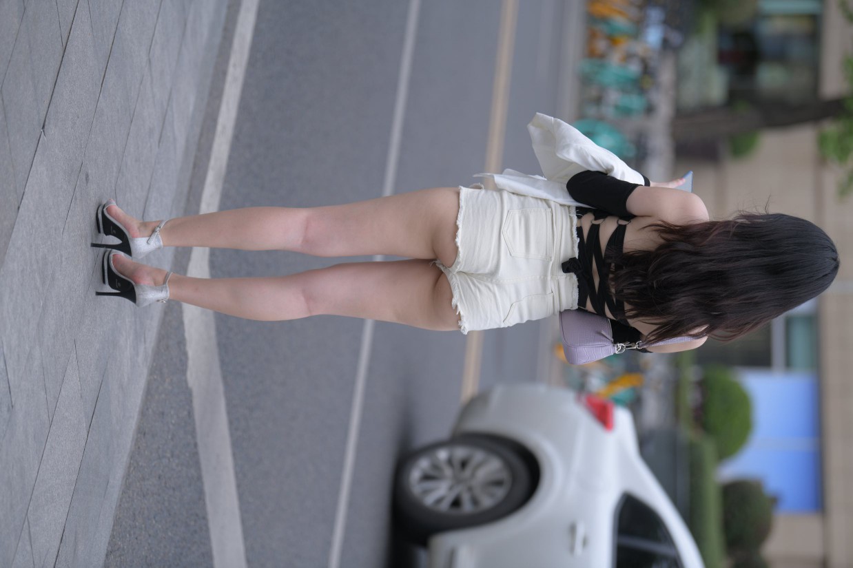 图片[2]-长发飘飘的白色热裤美丽女孩【49P】00029-花间社