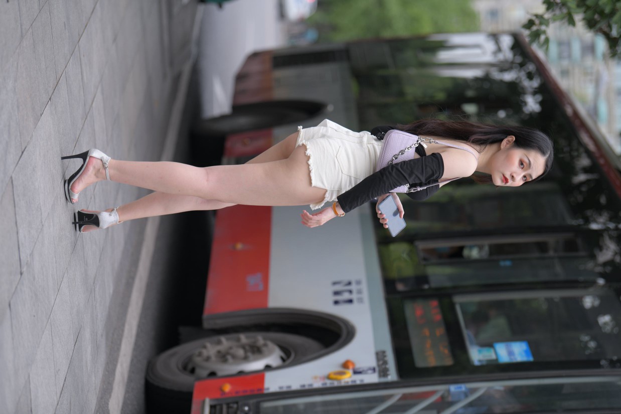 图片[3]-长发飘飘的白色热裤美丽女孩【49P】00029-花间社