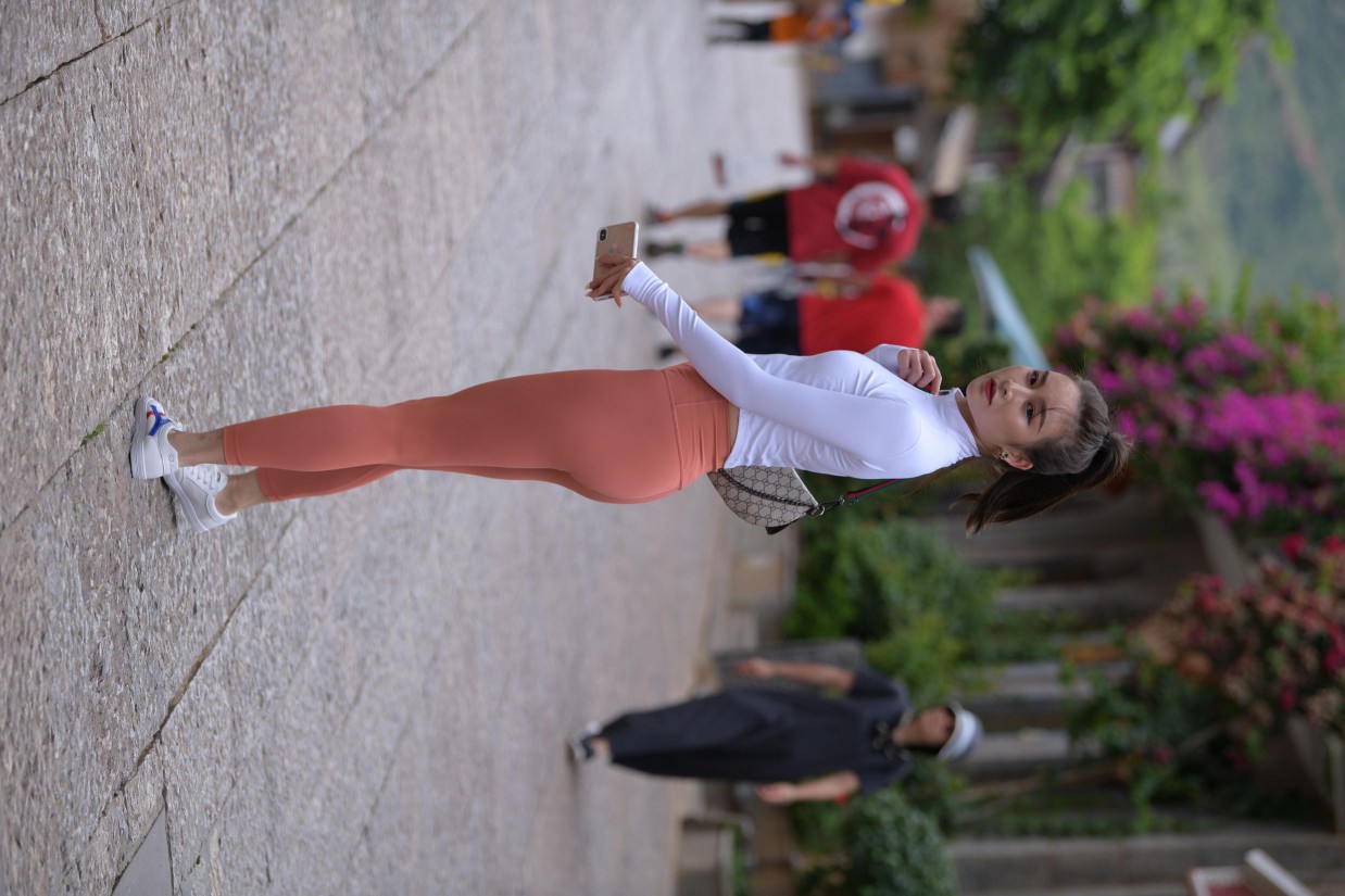 图片[3]-橙色瑜伽裤的高马尾姑娘【615P】00051-花间社