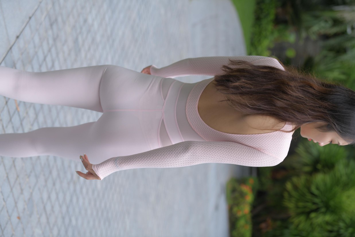 图片[4]-很漂亮眼睛也很大的白色瑜伽裤女孩【249P】00063-花间社