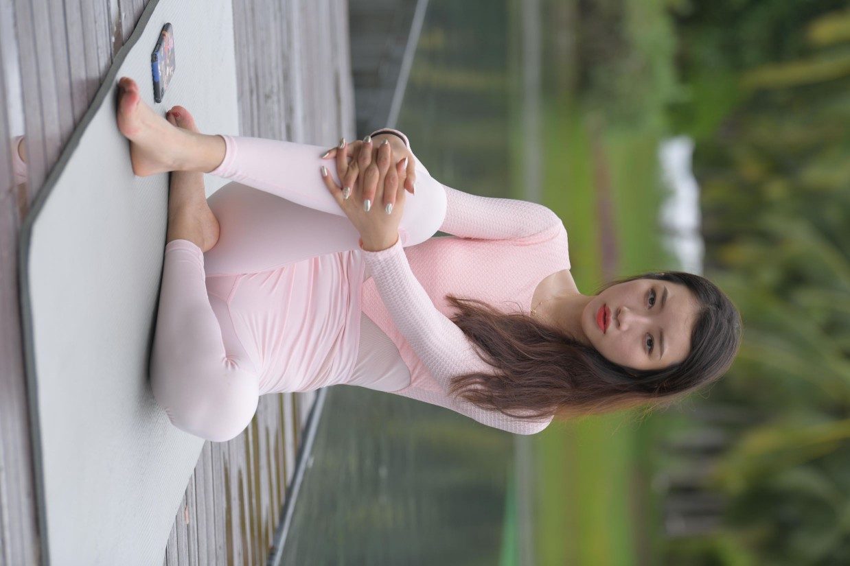 图片[7]-很漂亮眼睛也很大的白色瑜伽裤女孩【249P】00063-花间社