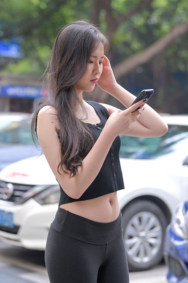 图片[5]-喝奶茶的黑色瑜伽裤长发姑娘【376P】00055-花间社