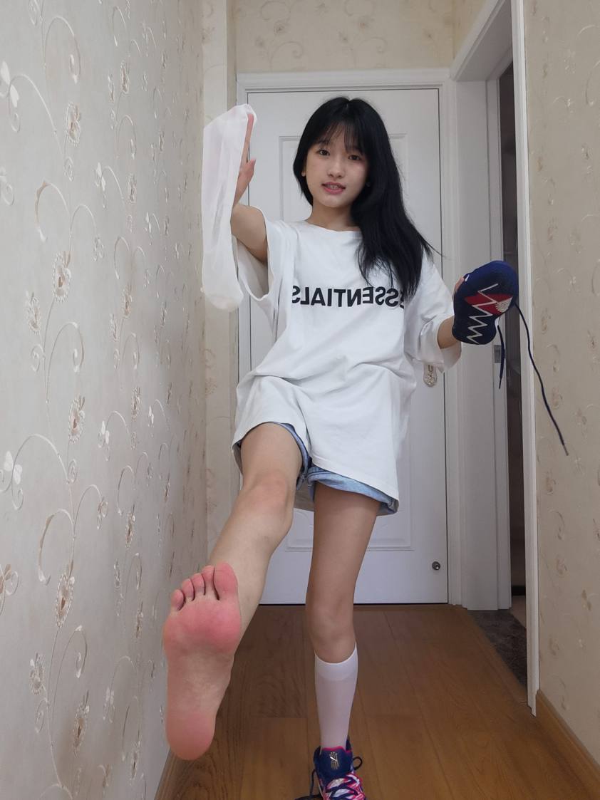 图片[1]-调皮的白袜女孩【149P】20017-花间社