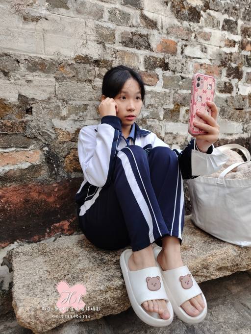 图片[6]-【免费】专心致志玩手机的女孩【42P】20028-花间社