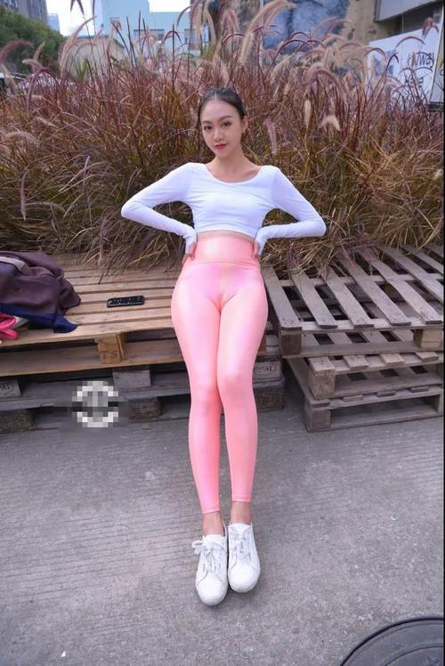 图片[2]-粉色紧身裤漂亮女孩 J1433 749P1V-20.0GB-花间社