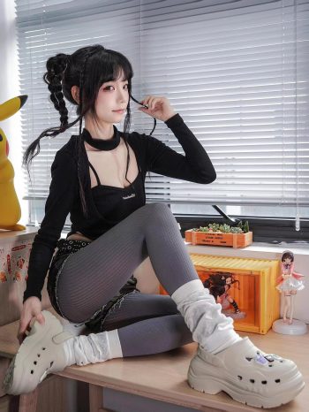 图片[9]-牛仔热裤+灰丝姑娘玩自拍-花间社