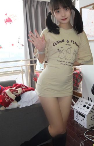 图片[9]-网格丝袜的清纯双马尾小姑娘-花间社