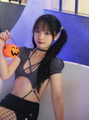 图片[5]-网格丝袜的清纯双马尾小姑娘-花间社