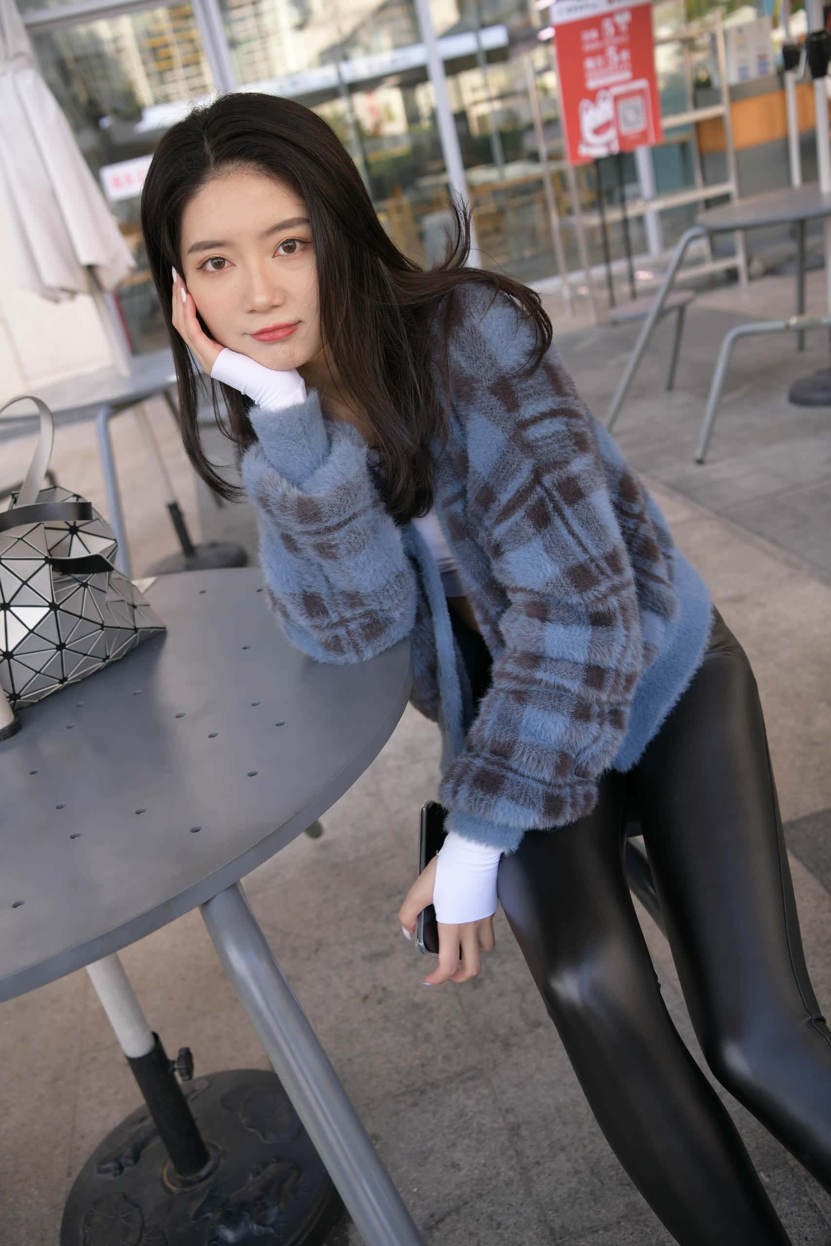 图片[2]-秋日皮裤小姐姐 -J4784【415P】-花间社