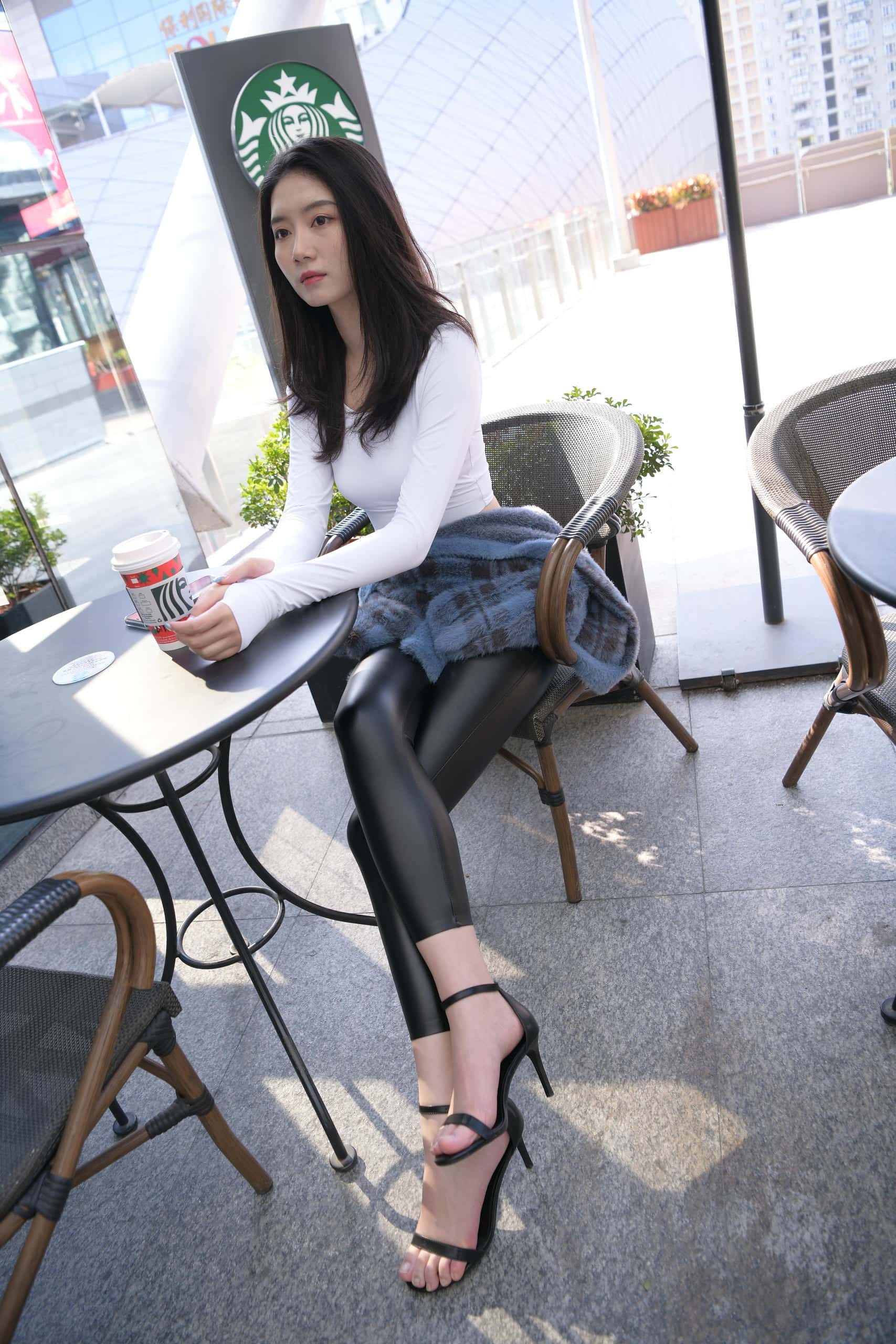 图片[4]-秋日皮裤小姐姐 -J4784【415P】-花间社