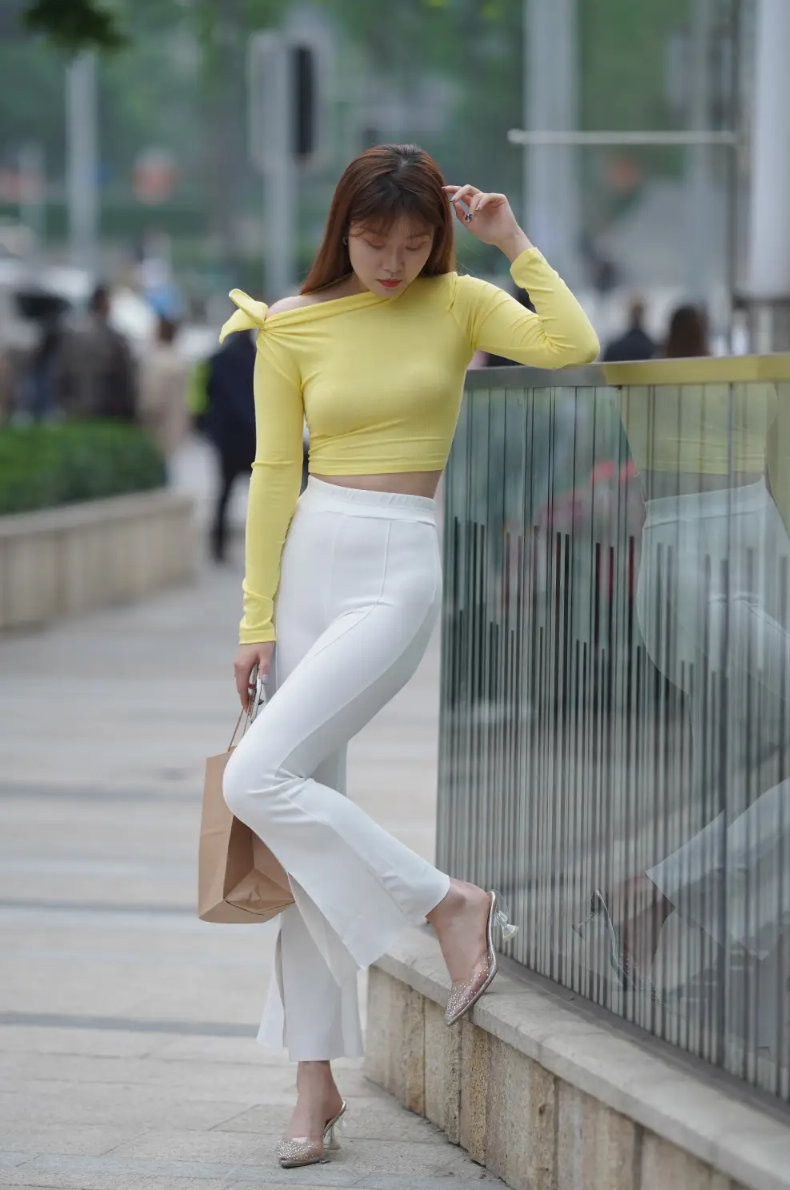 图片[2]-白色紧身牛仔裤小姐姐-10004【200P】-花间社