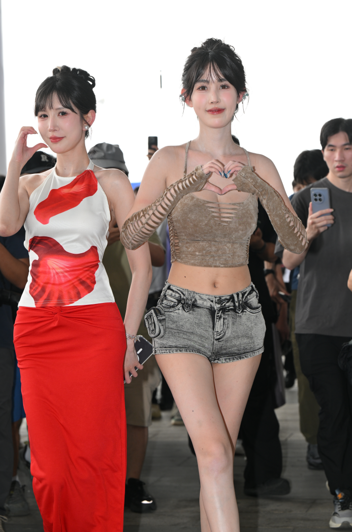 图片[2]-牛仔短裤红裙双胞胎姐妹花 – J9660【110P-2.02GB】-花间社