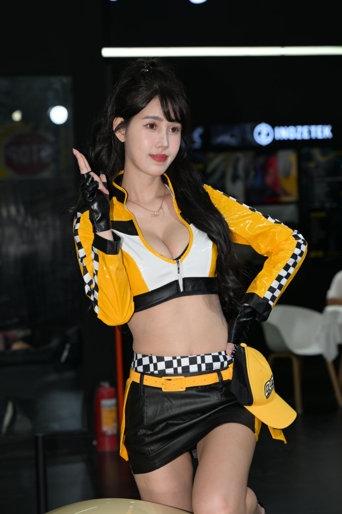 图片[3]-甜美飒爽车模 – J8642【45P-954MB】-花间社