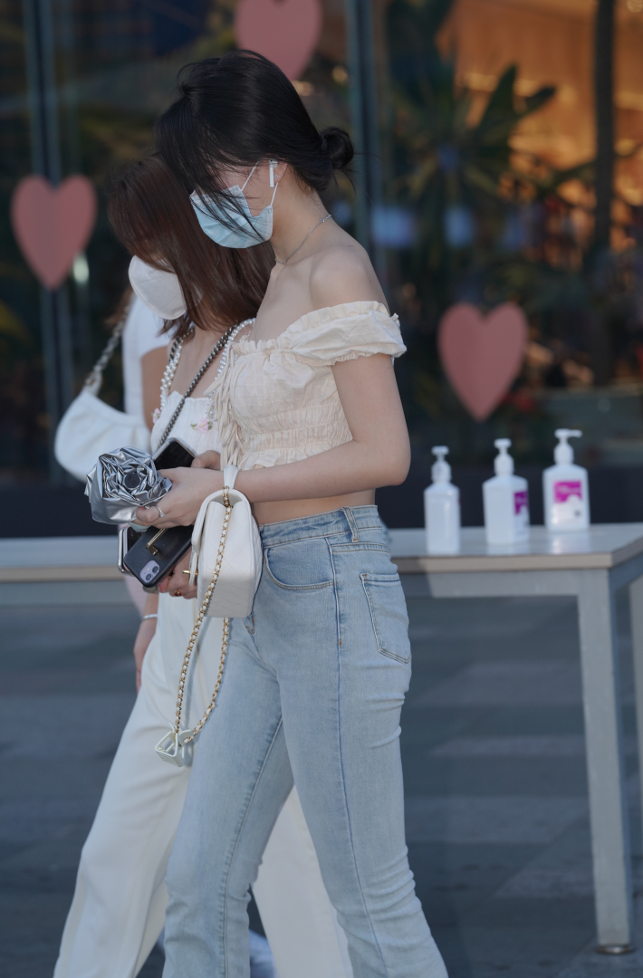 图片[2]-喇叭牛仔裤搭配 – J9791【851V-1.33GB】-花间社