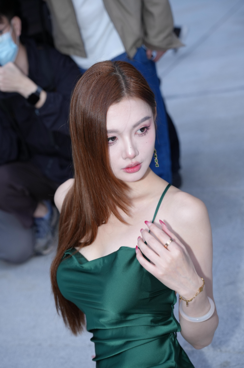 图片[2]-绿色吊带裙 – J9946【162P2V-4.75GB】-花间社