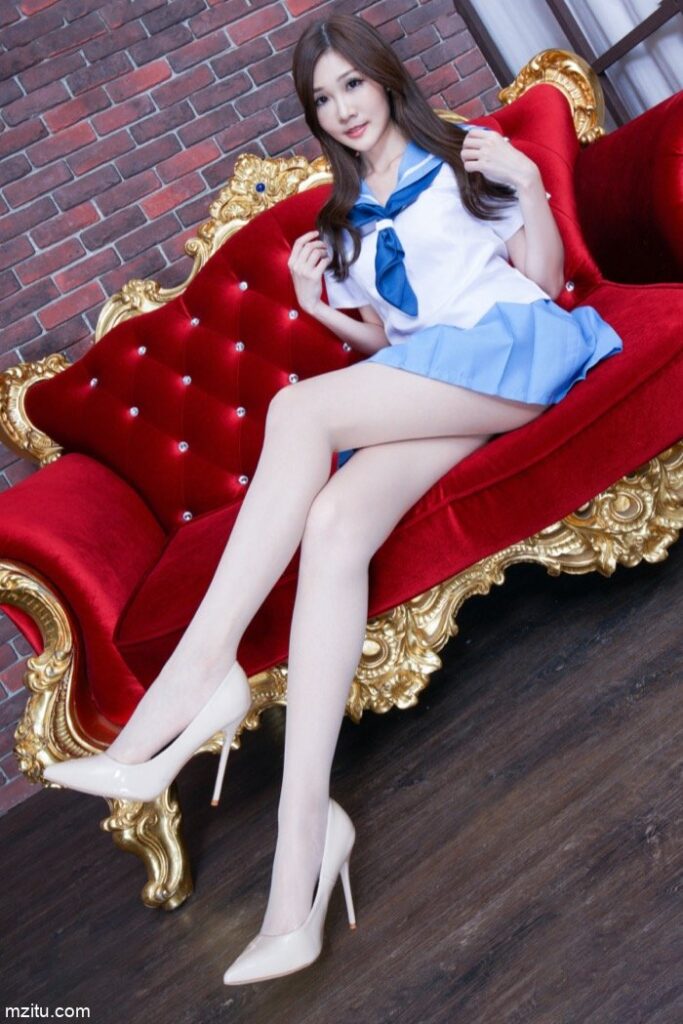 成熟迷人的美少妇，美腿纤细白皙真性感-花间社