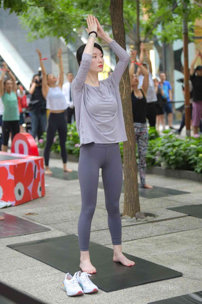 做瑜伽的小女人【75P】04023-花间社